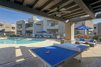 Picturesque Pool And Cabana Setting at Scottsdale Horizon Apartments, Scottsdale